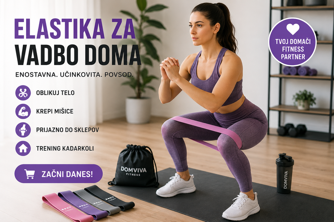 Ženska v vijoličnem športnem kompletu dela počepe z vijolično elastiko za vadbo doma.